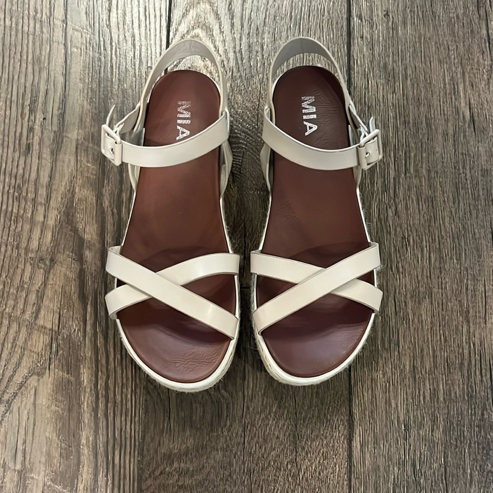 Women’s Mia Sandals Size 7 1/2.